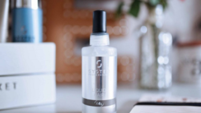 Ce este tratamentul Liquid Hair și cine are nevoie de el: soluția moleculară pentru părul subțiat și lipsit de viață