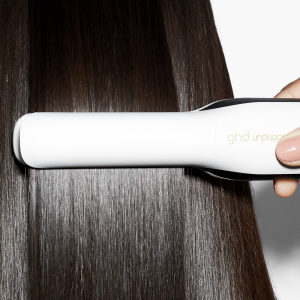 Placa de par profesionala fara fir cu tehnologie Hybrid Co-Lithium GHD Unplugged, White