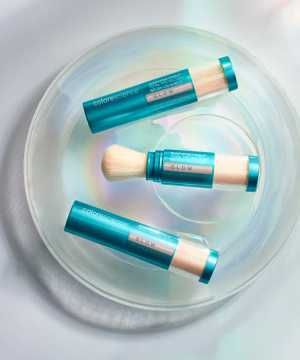 Pudră minerală iluminatoare Colorescience Sunforgettable® Glow Sunscreen Brush SPF 50